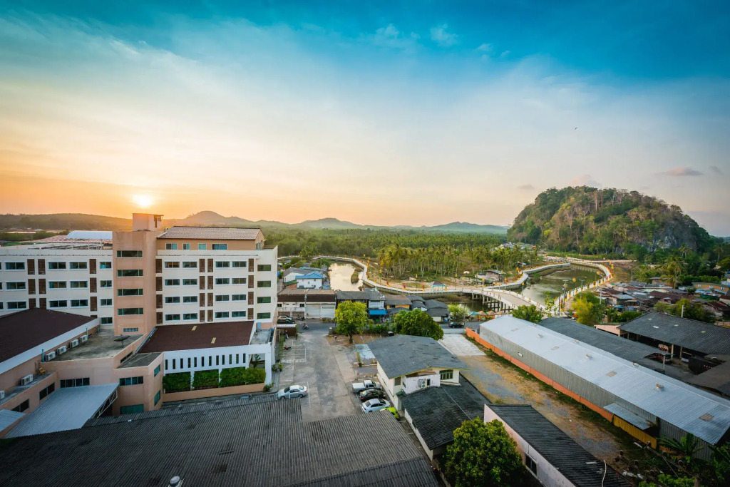 SinKiat Buri Hotel