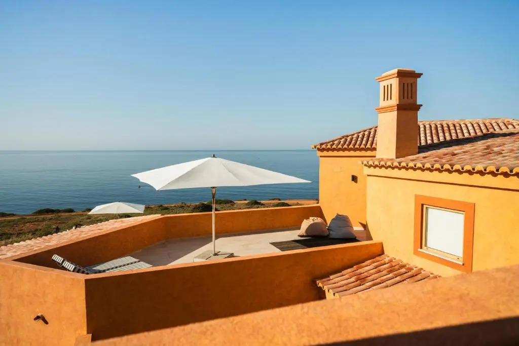 Casa Pôr do Sal - Boutique Suites, Sea Views & Heated Pool