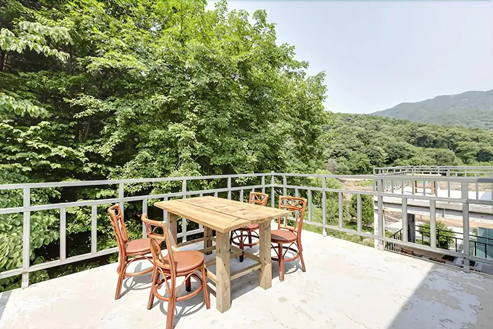 Yangju Aris Pension