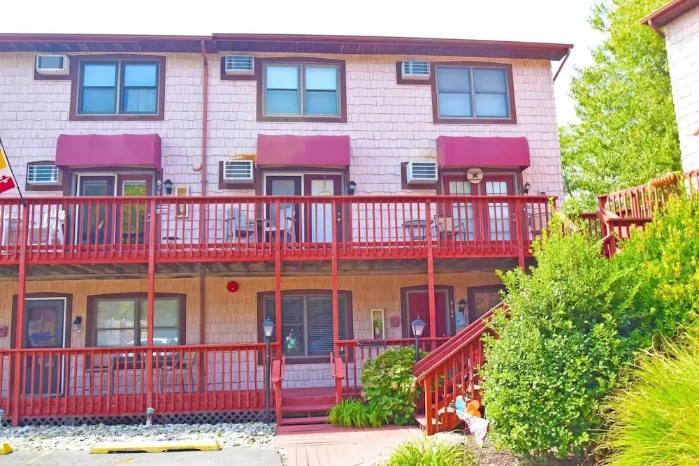 Nanticoke Square 207b 2 Bedroom Townhouse by RedAwning