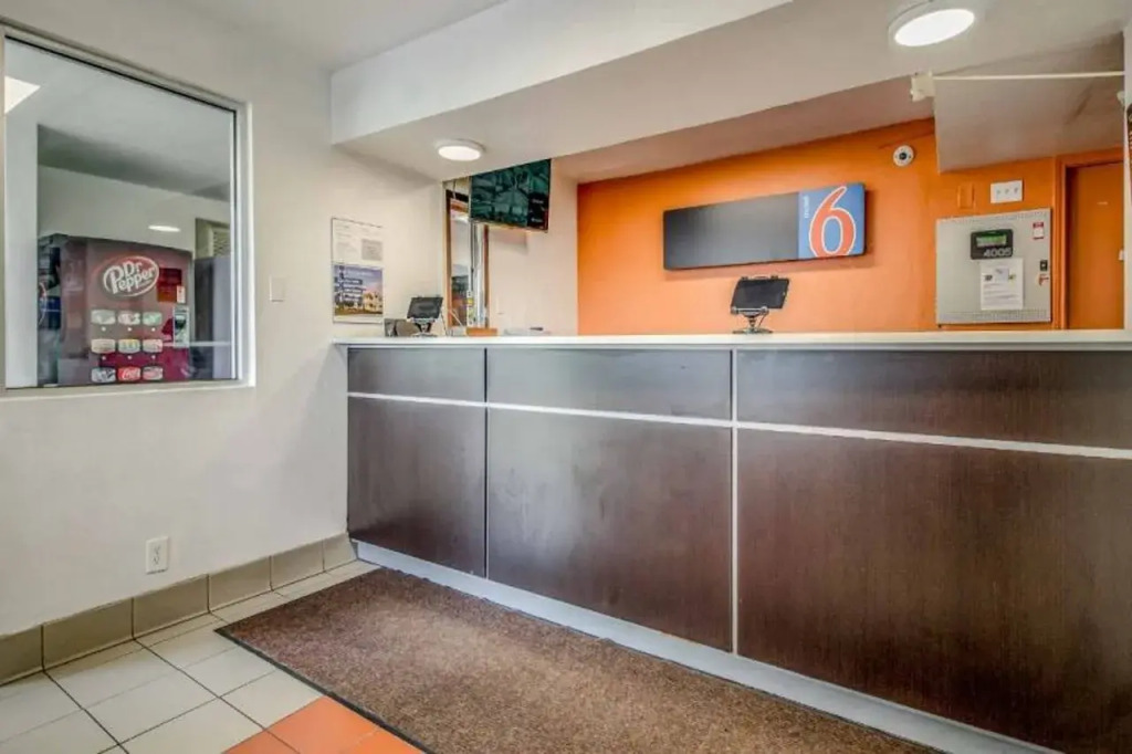 Motel 6-Conroe, TX