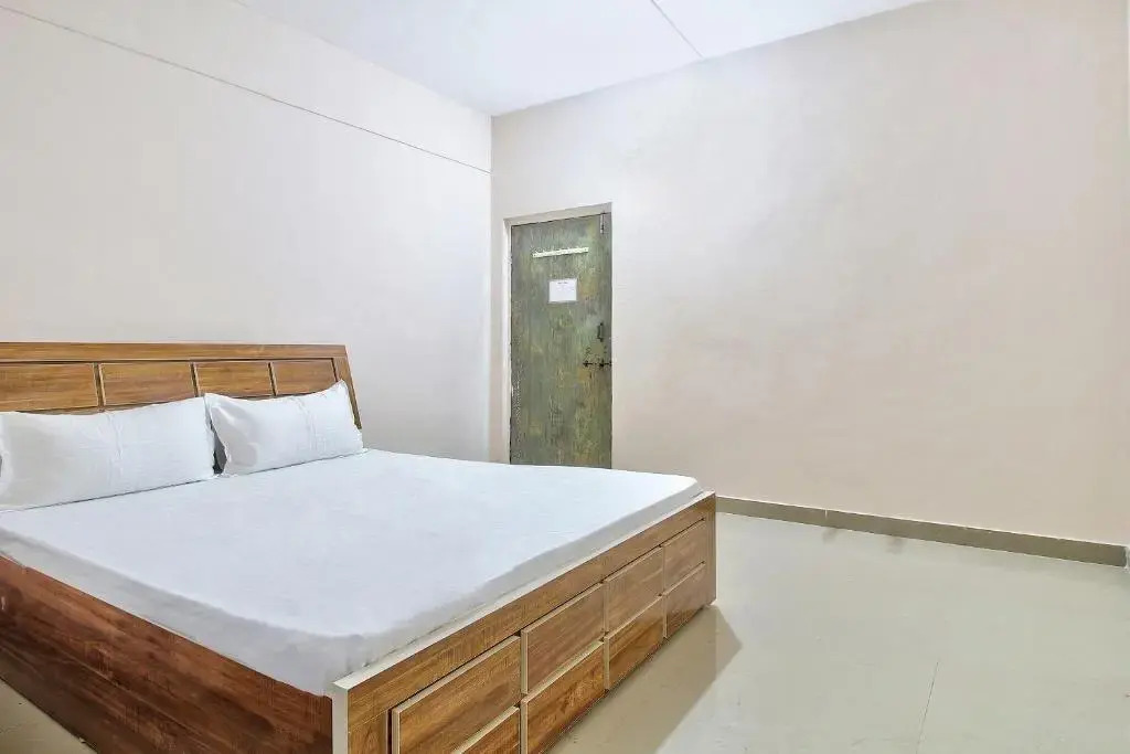 SPOT ON 43864 Shubh Ratna Lodge SPOT
