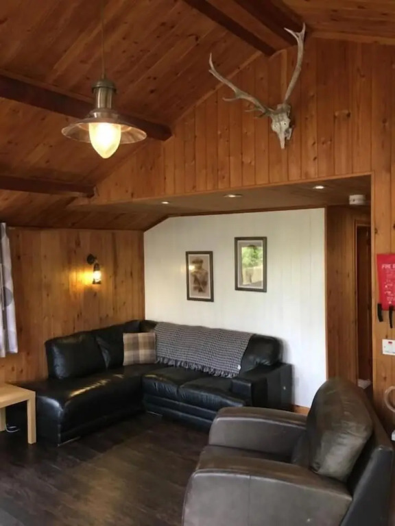 Snowdrop 10-Hot Tub-Woodlandlodges-St Clears-Pembrokeshire