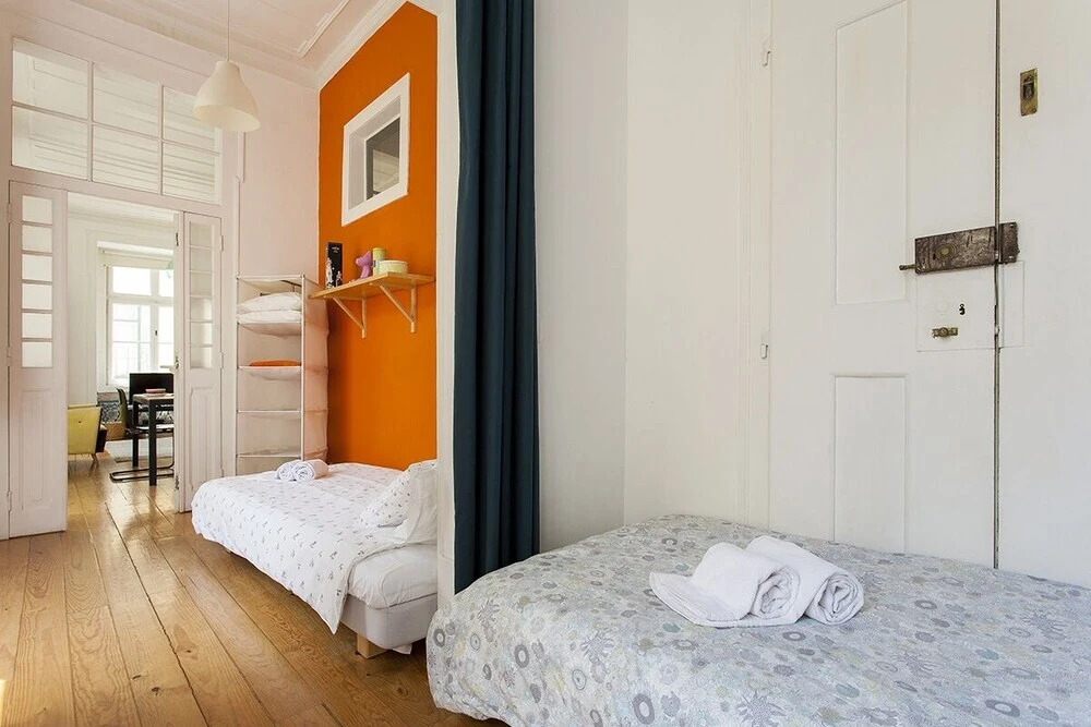 Baixa Delight 3 Bedroom Apartment 2nd Floor Walk Up - RNU 69322