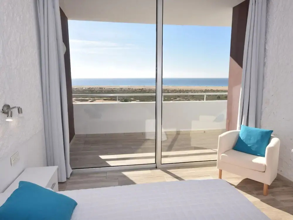 Spacious Apartment in Solana Matorral With Terrace