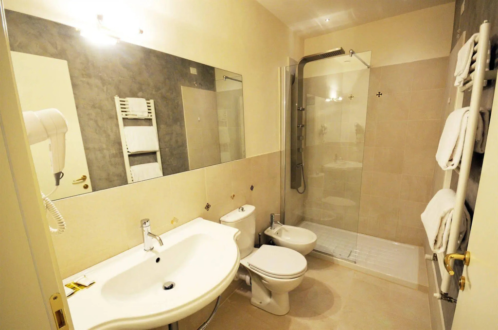 Hotel Azzi