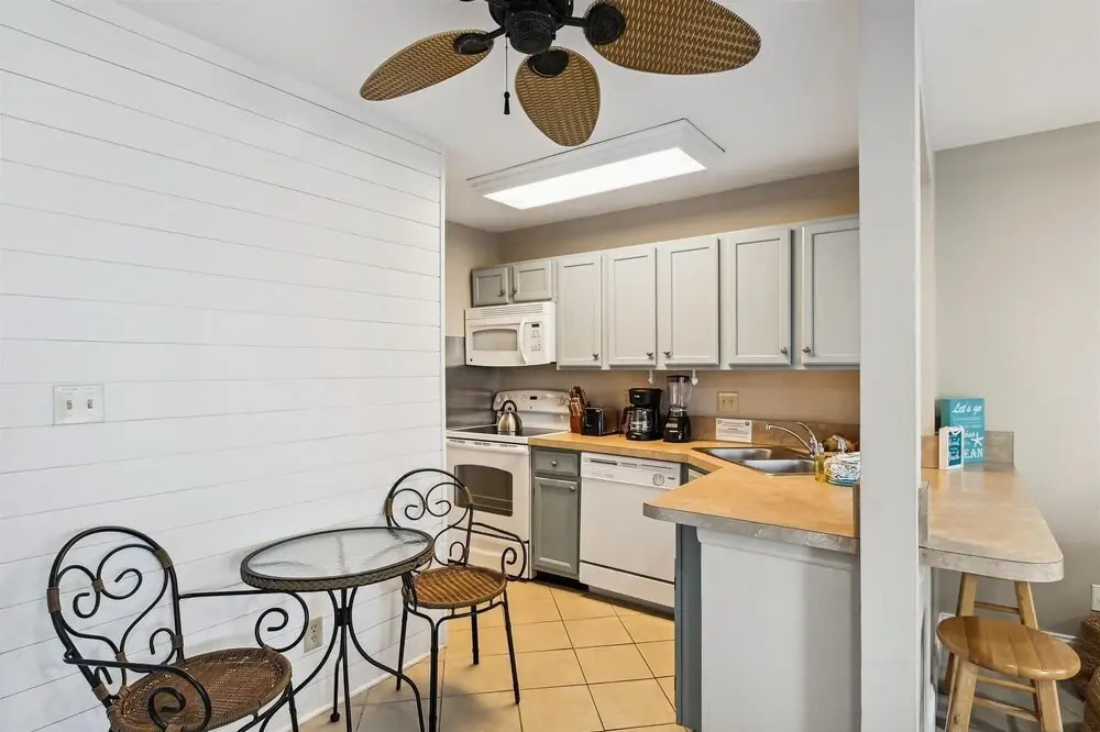 Studio With A Queen Size Bed, Twin Bed And Sofa Sleeper - Sleeps 5 0 Bedroom Condo by RedAwning