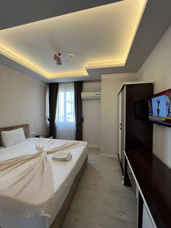 Grand Black Hotel