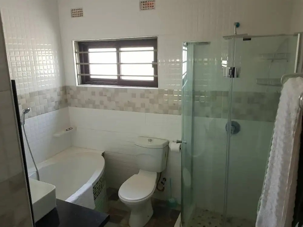 Ticheze Lodge And Car Hire