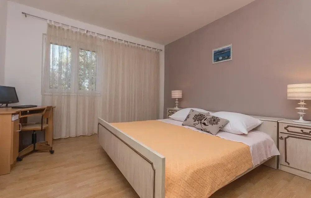 Awesome Home in Podlug With 4 Bedrooms, Wifi and Outdoor Swimming Pool