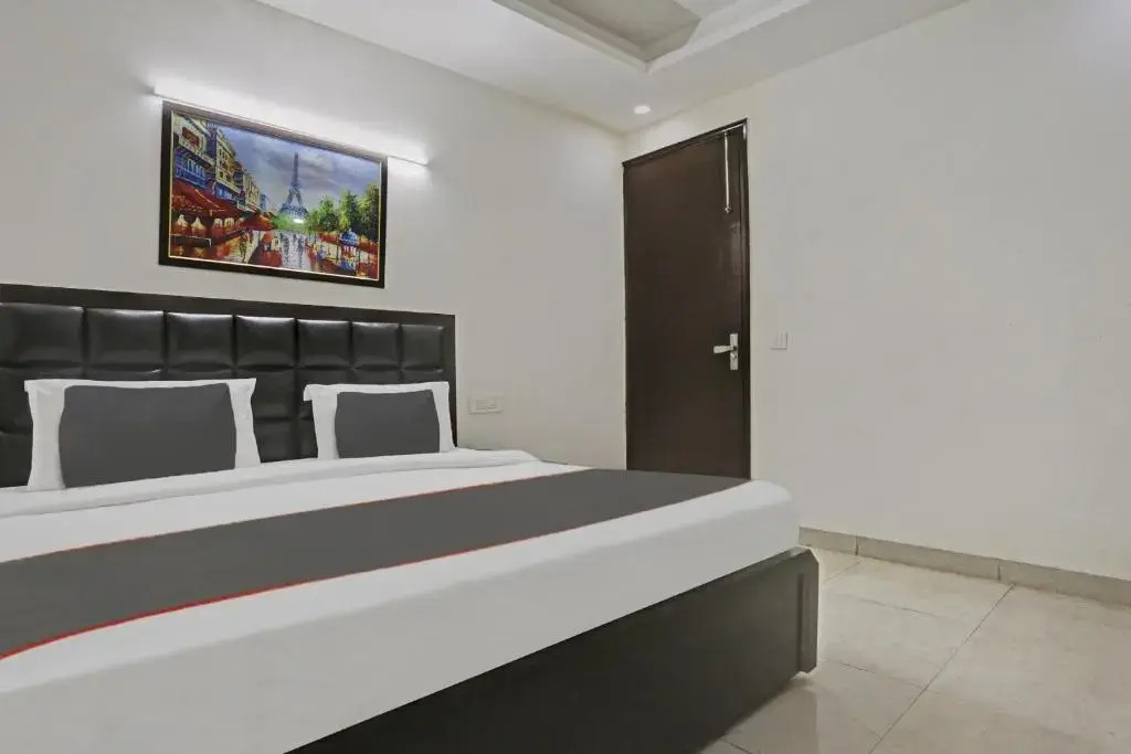 Collection O Pacific Homes Inn Near Omaxe Celebration Mall