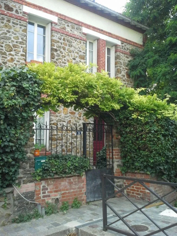 Bed  Breakfast La Campagne a Paris