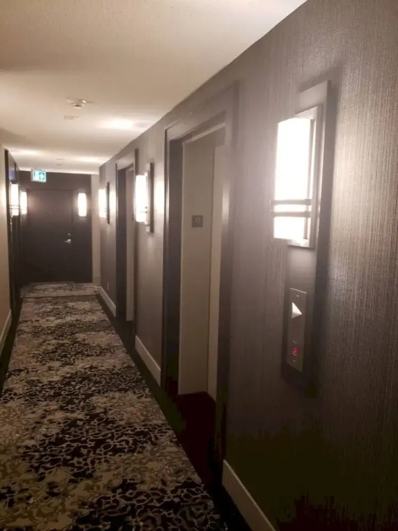 Chic 1 Bed in Heart of Downtown Toronto