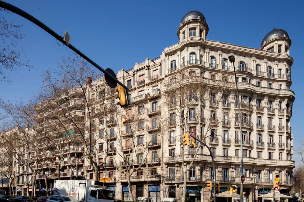 Feel at Home Gran Via Apartments