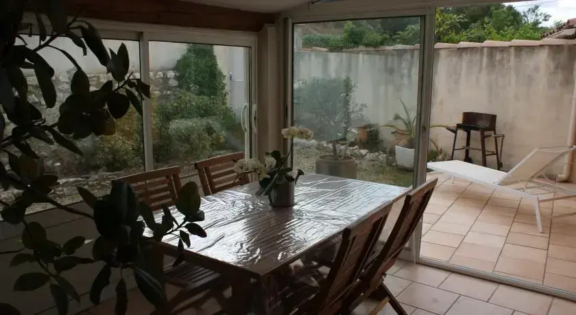 Aux Portes dAvignon