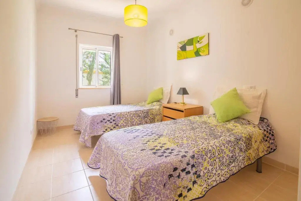 2 Bedroom & 2 Bathroom, pool, playground, air con, parking, wifi, netflix