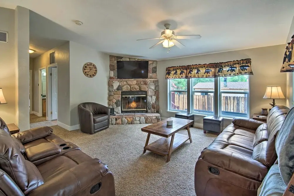 8 Mi to Big Bear Lake & Village: Sugarloaf Cabin