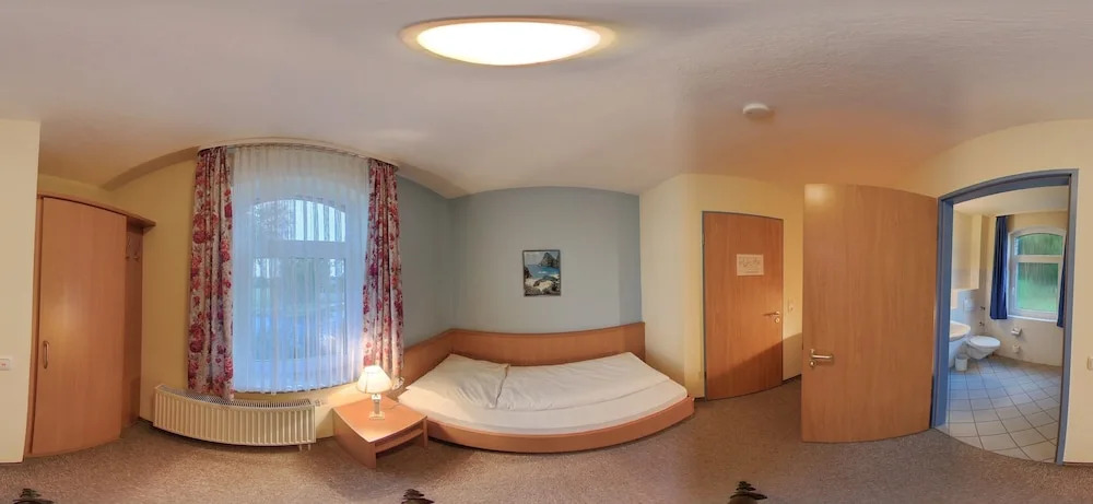 Hotel Restaurant Zum Jägerheim mit Innenpool