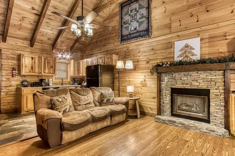 Cuddlin' Up, Er209 - Luxury At Its Finest And Location That Can't Be Beat! 2 Bedroom Cabin by RedAwning