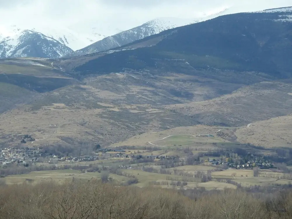 Apartment With 2 Bedrooms in Alp, With Balcony - 8 km From the Slopes