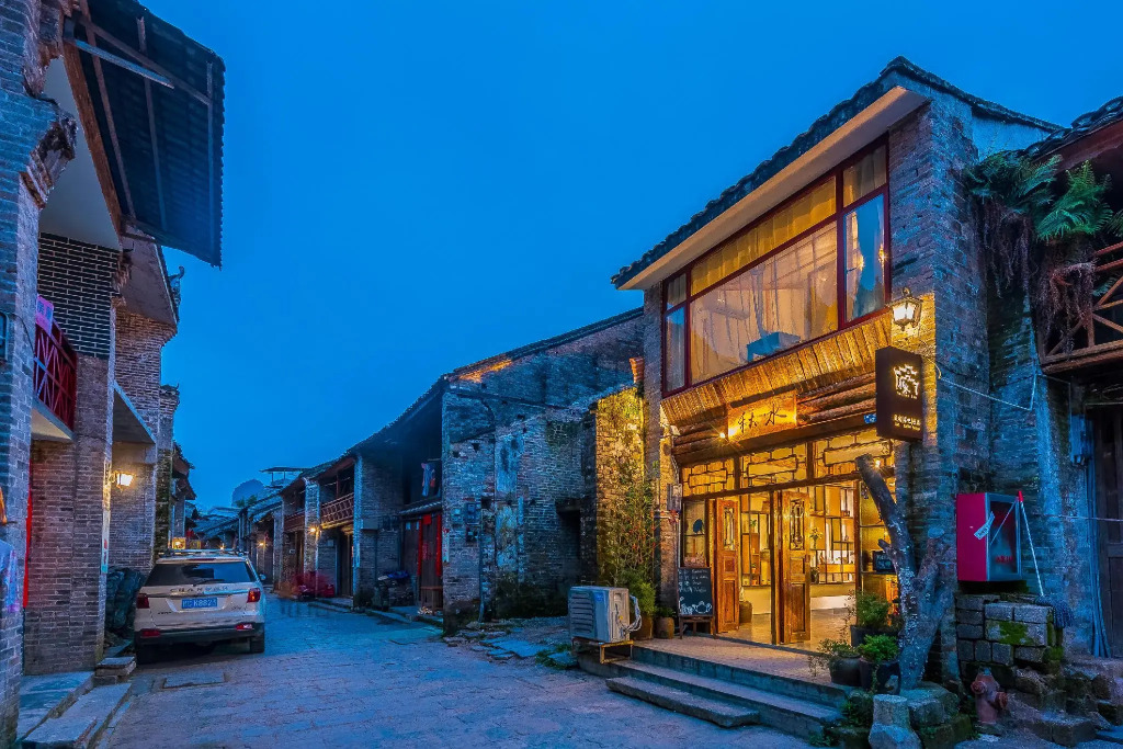 Autumn Inn