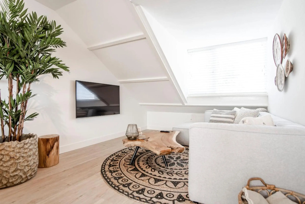 Yucca Beachhouse - Luxury Loft Apartment