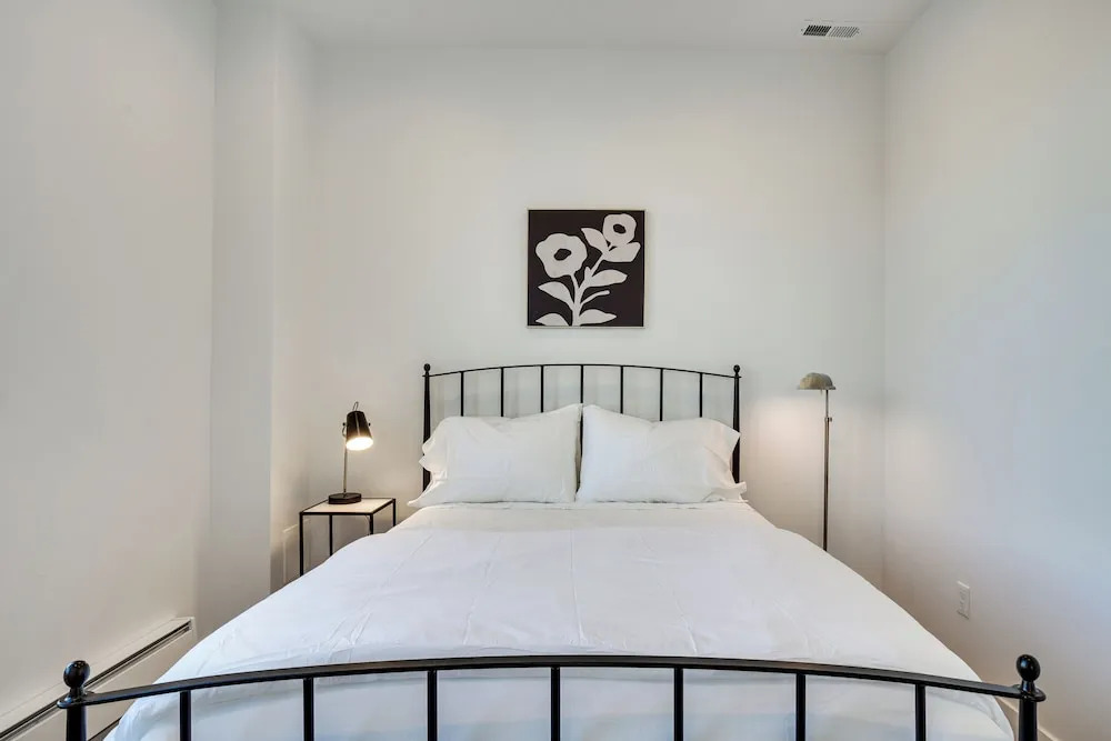 Modern Downtown Provo Townhome w/ Balcony!
