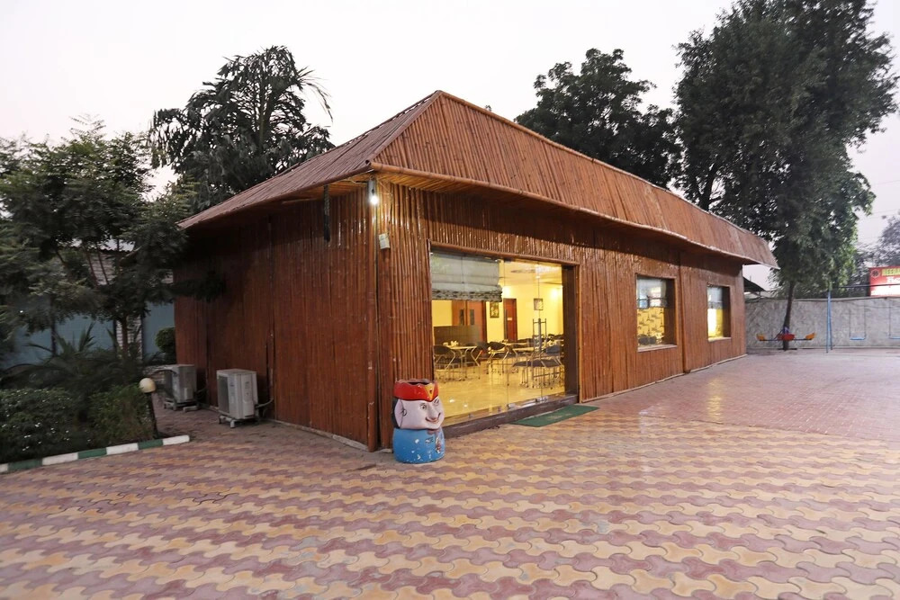 OYO 10343 Hotel Heera Foods