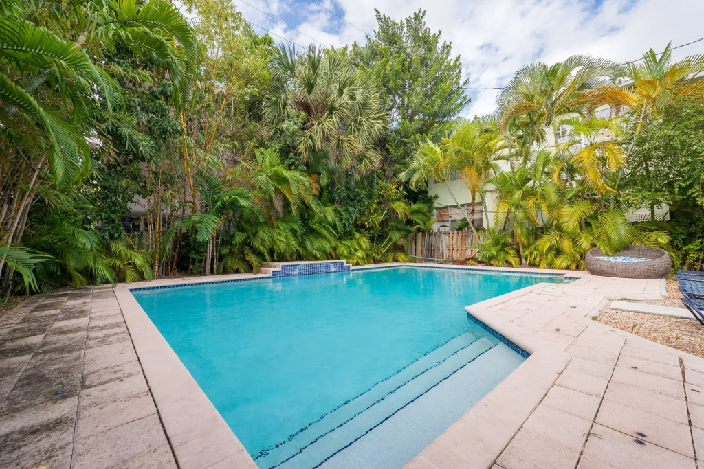 L’Etoile Apartments Part of the Oasis Casita Collection