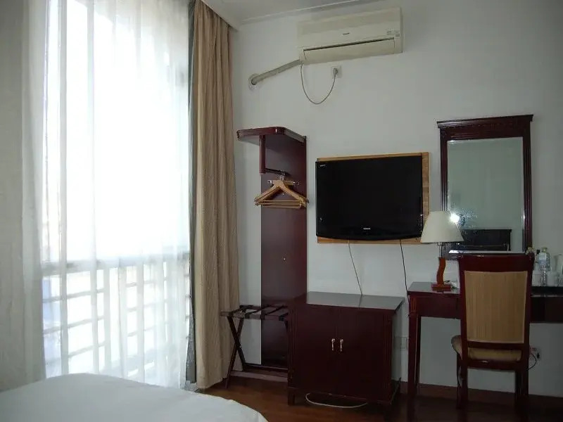 Shanghai Lakeside Holiday Inn Hotel