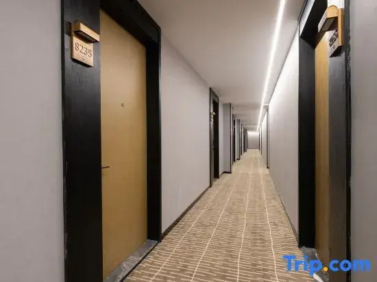 Yinman Hotel (Beijing 798 Art Center Gaojiayuan Metro Station Branch)