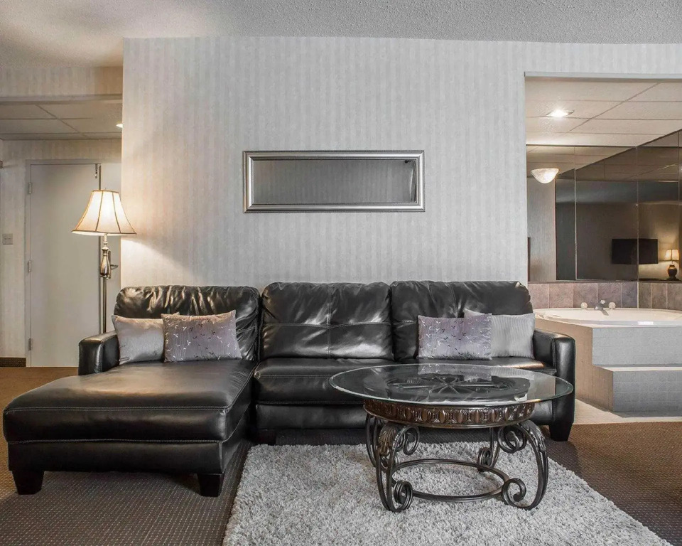 Quality Hotel & Suites