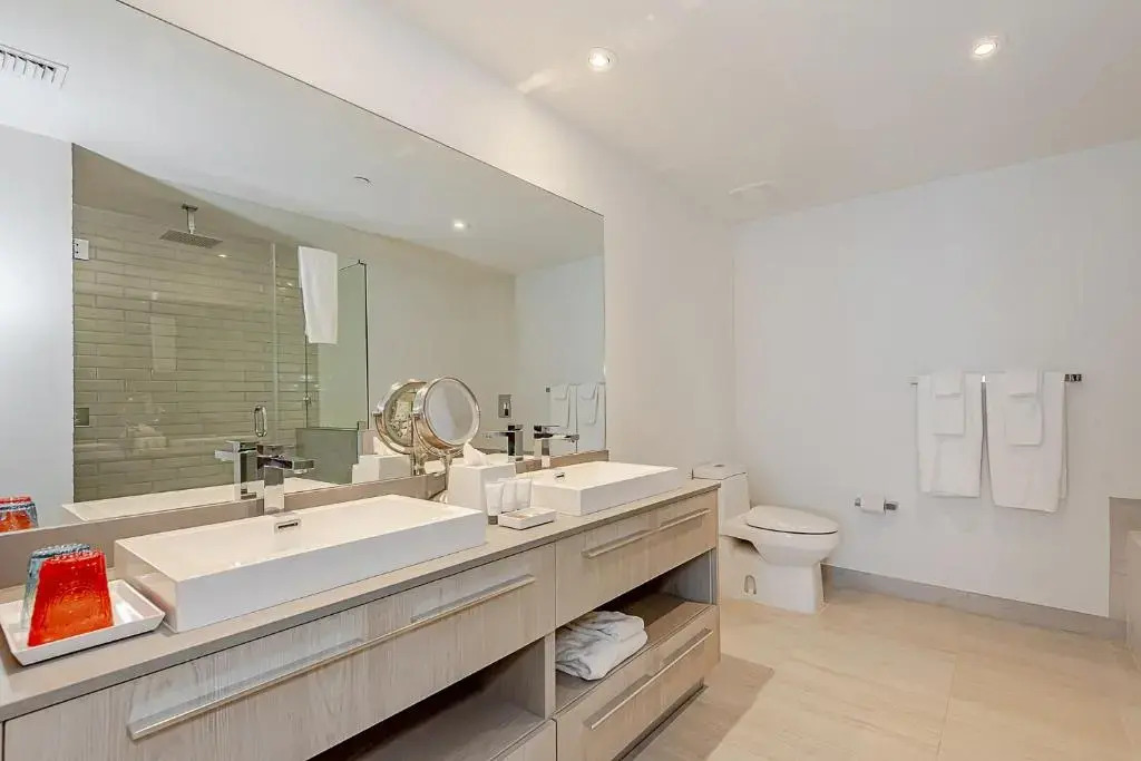 5 * Front OCEAN View - 34th TOP FLOOR: Brand New 2BR
