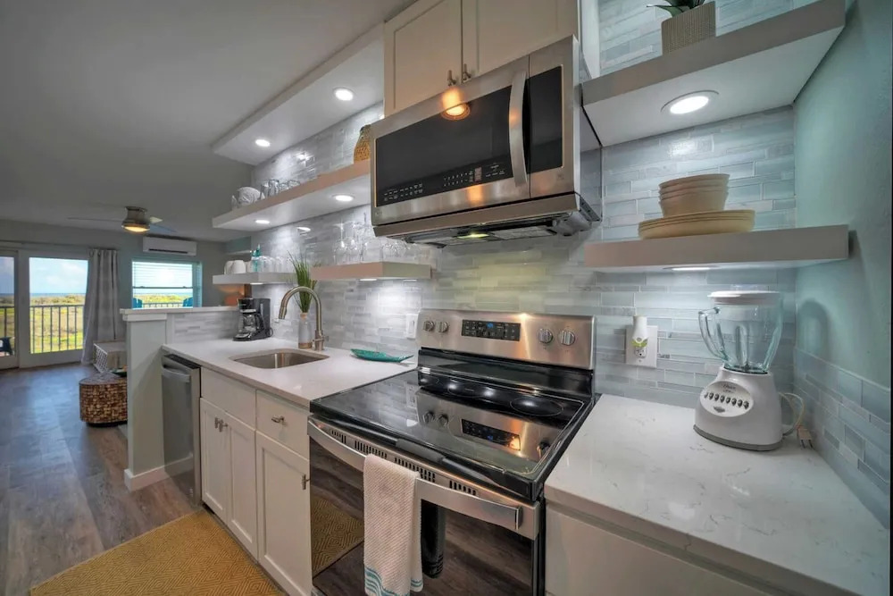 2 Beachfront Condos, Pool, Tennis/pickleball, Gulf View Island Retreat Complex