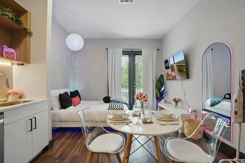 6min to Domain 12min DT Studio- Pool Parking