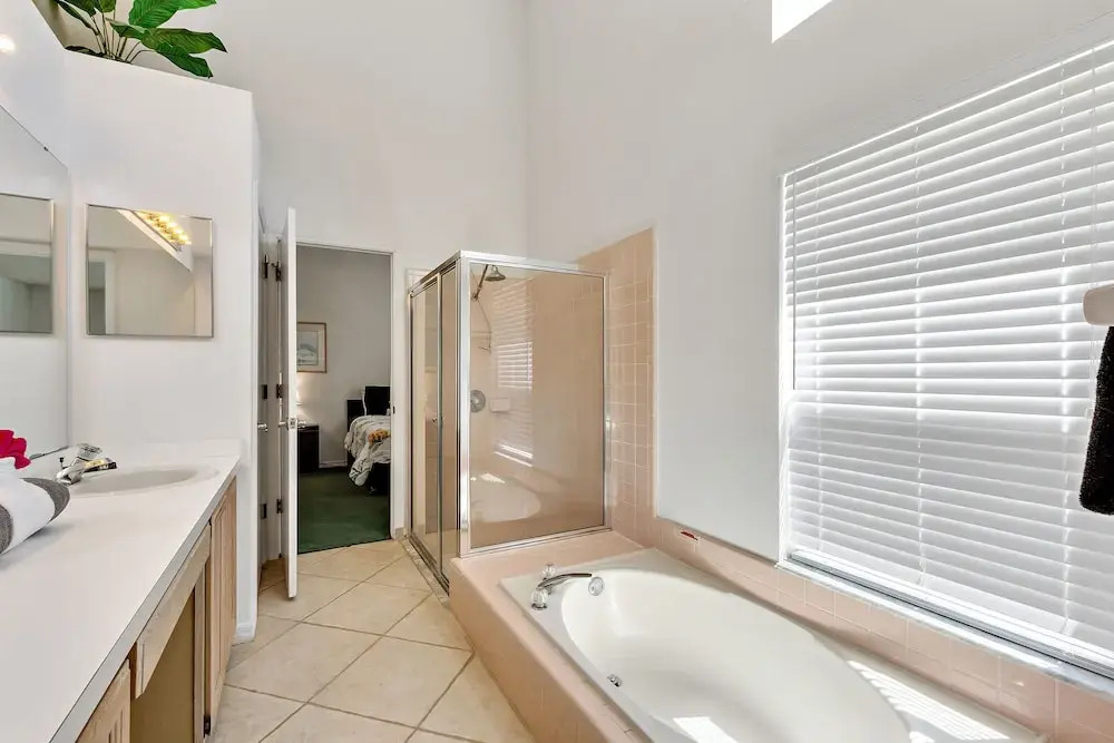 Pvt Water Views : Tranquil, Tropical 5 Beds w/ Spa