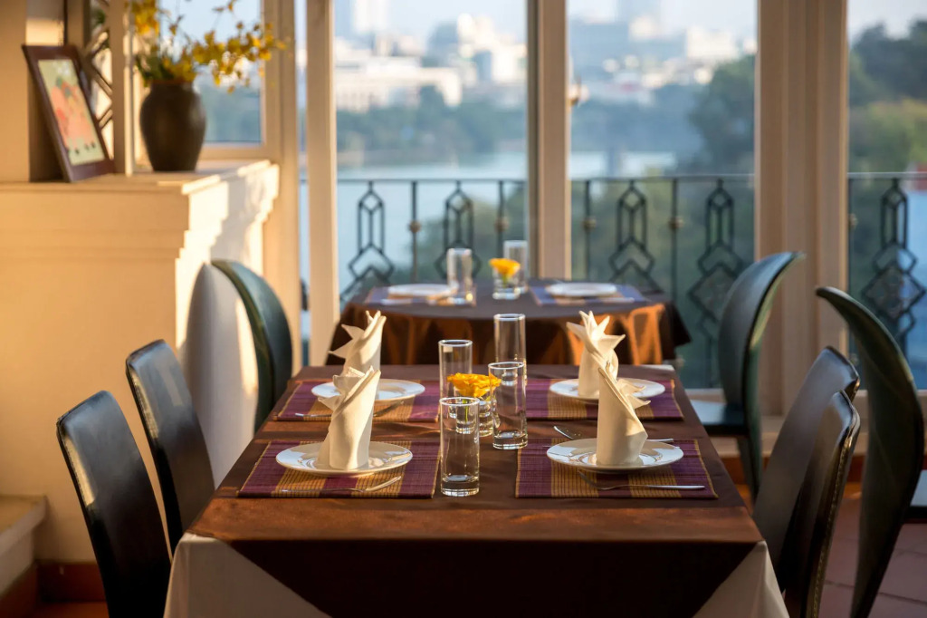 Lakeside Palace Hotel