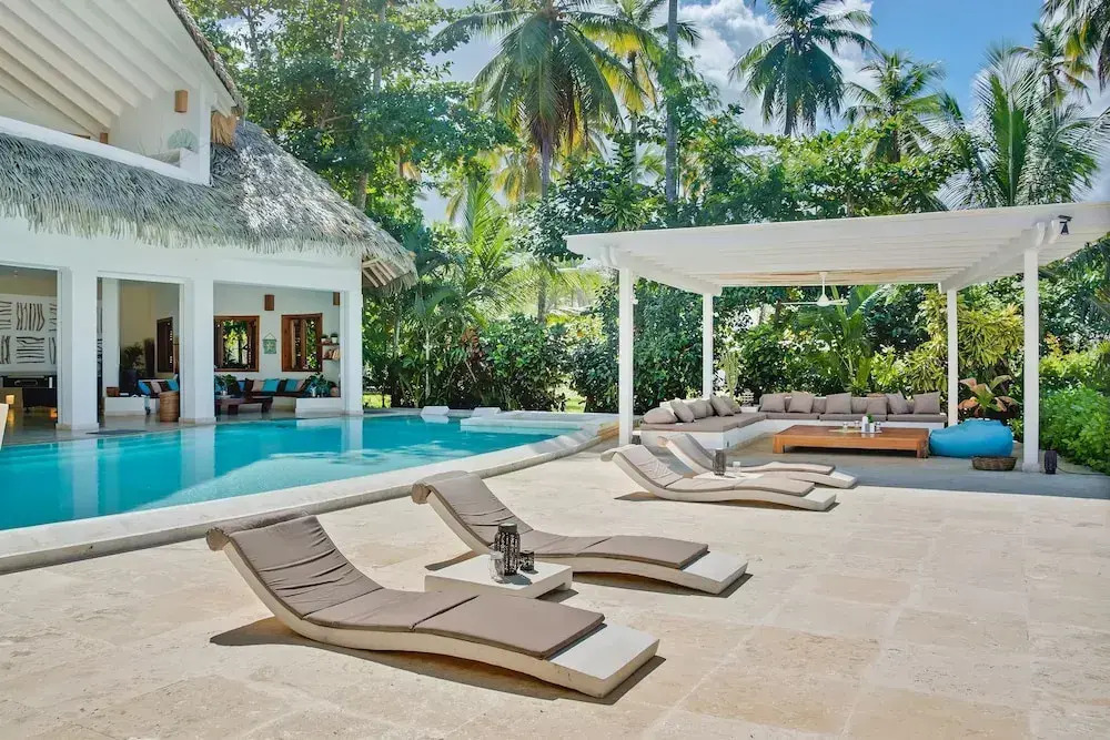 Beachfront Oasis Pool Chef Hskp Sleeps 22