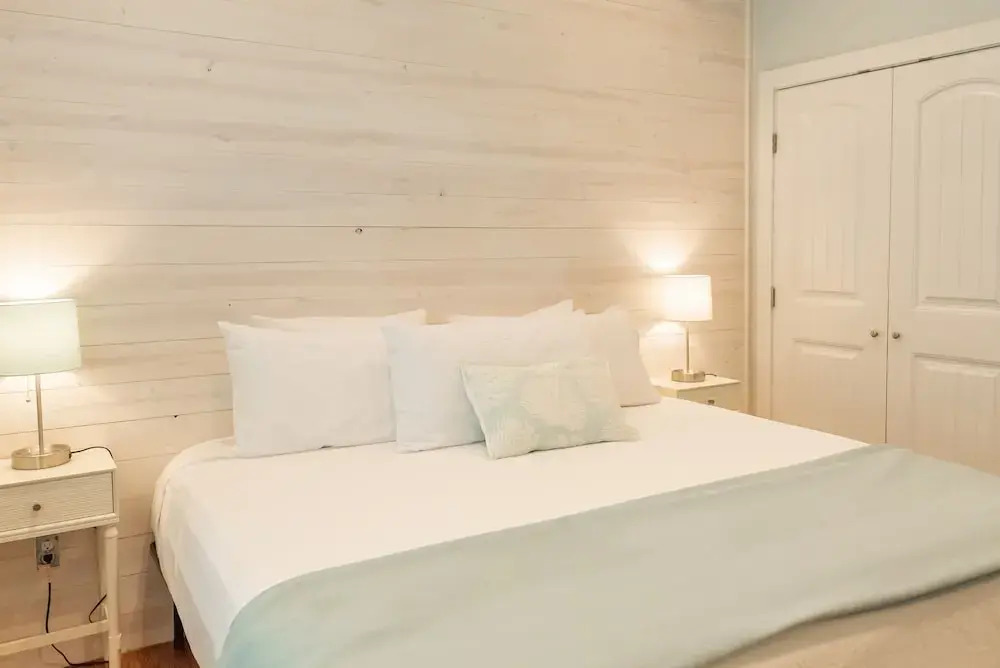 Turquoise Treehouse 2 Bedroom Home