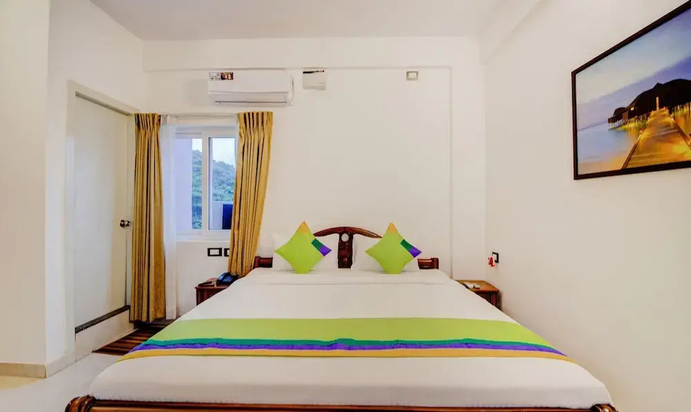 Treebo Trend Saffron Suites