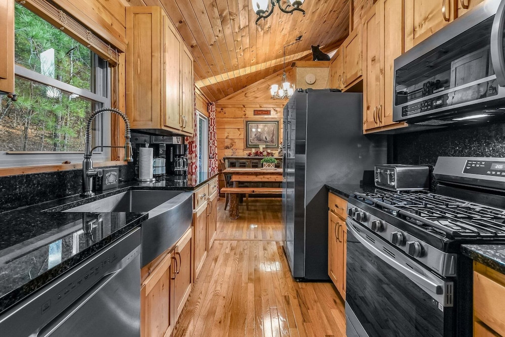 Tennessee Risky 3 Bedroom Cabin