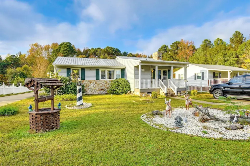 3 Mi to Dtwn: Family-friendly Sanford Home