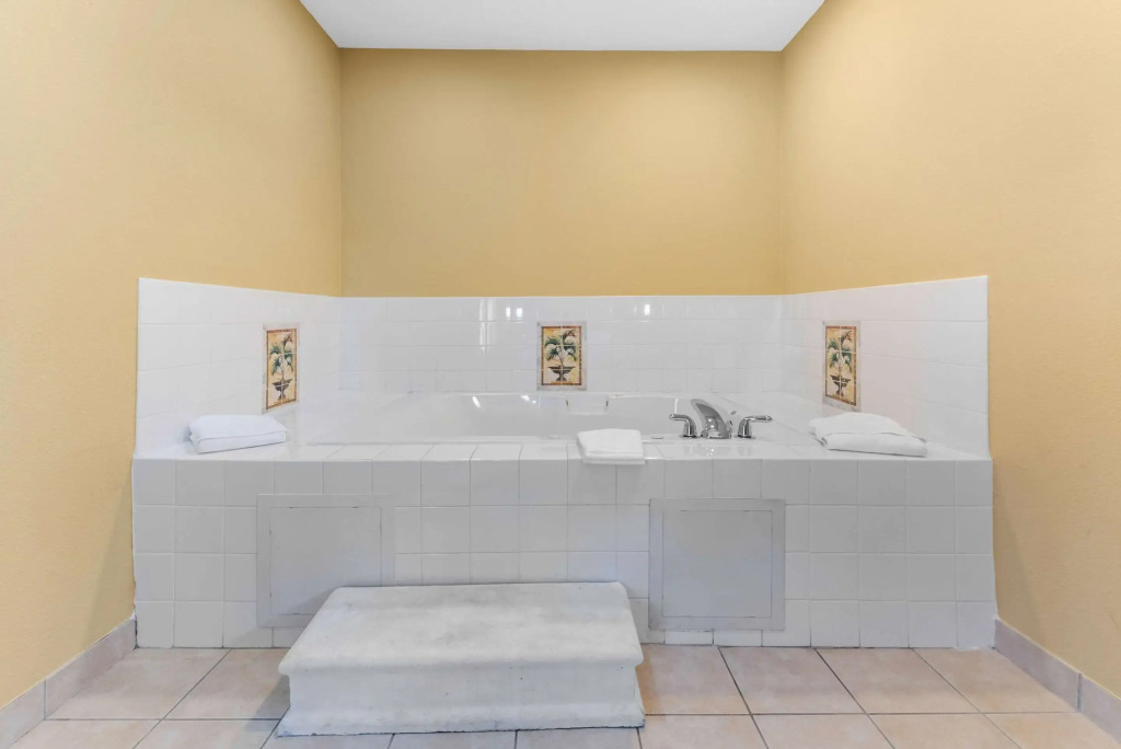 Comfort Suites Findlay I-75 near Sports Complex