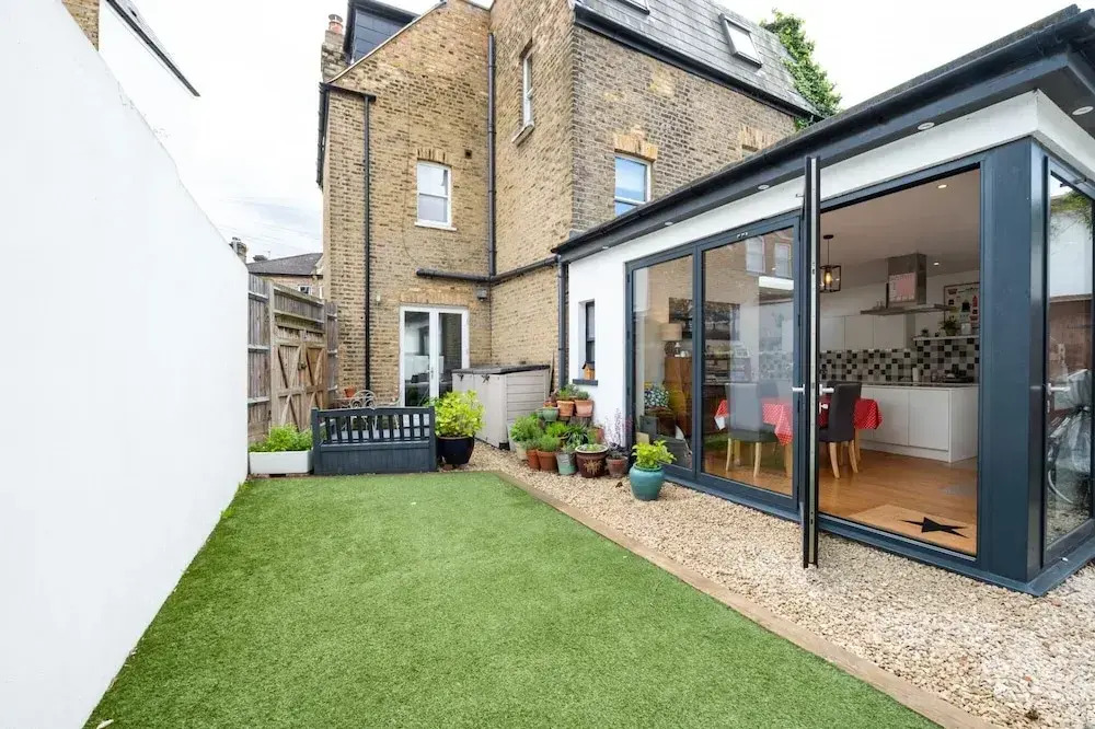 Delightful Family Home With Garden in Balham by Underthedoormat