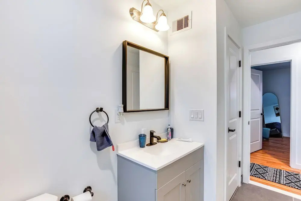 Modern Elizabeth Apartment ~ 1 Mi to Train Station
