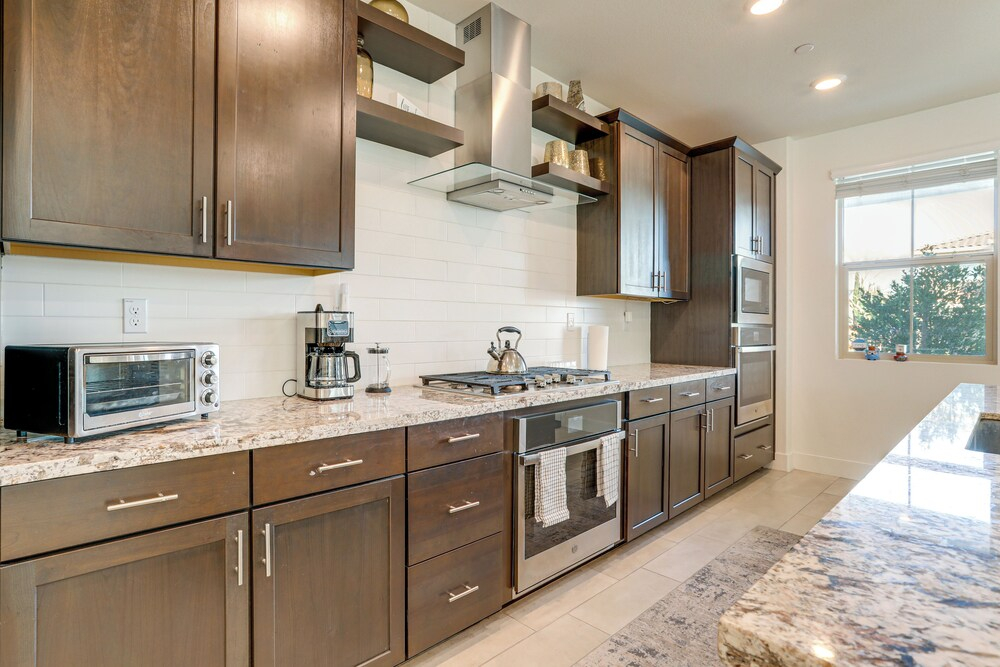 7 Mi to Dtwn Sacramento: Peaceful Gem w/ Patio!