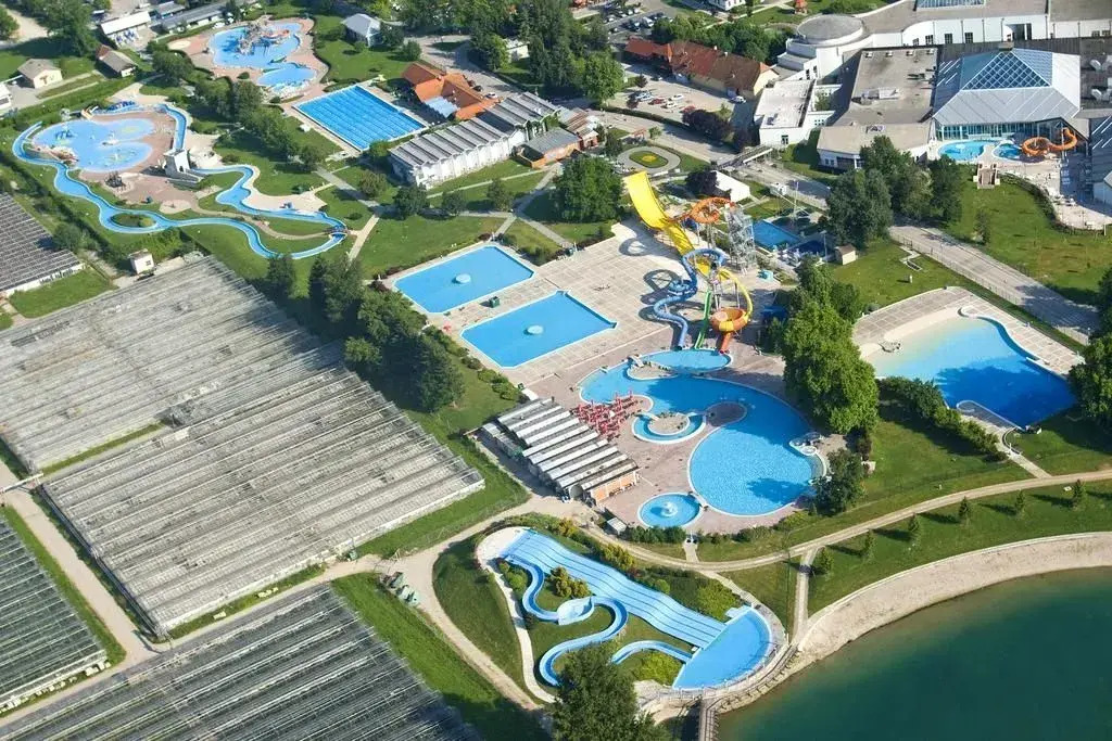 Lake View Mobile Homes with Thermal Riviera Tickets in Terme Čatež