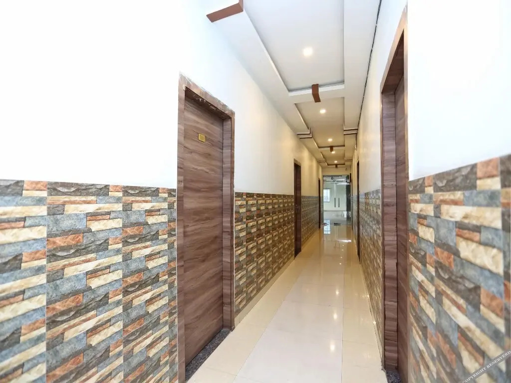 OYO 12376 Hotel Dhanraj