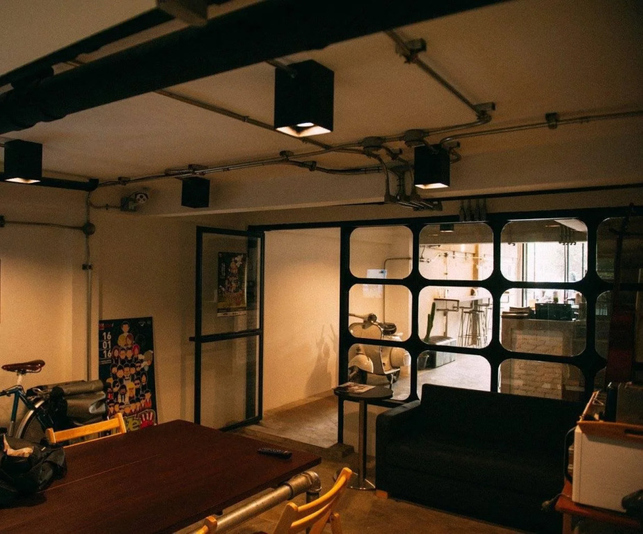 Box Hostel N Cafe