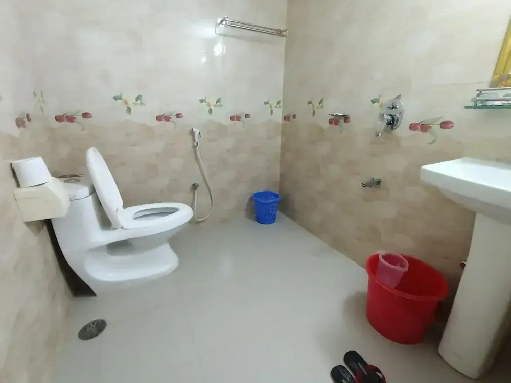 Hotel D-Palace Near Haji Camp & Dhaka Airport